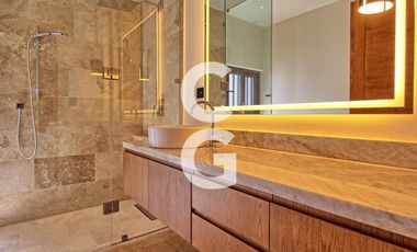 Casa en Venta en Cancun en Residencial La Marina Pto. Cancún con Rooftop