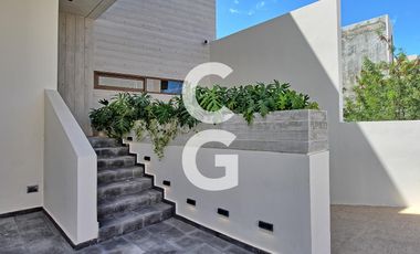 Casa en Venta en Cancun en Residencial La Marina Pto. Cancún con Rooftop