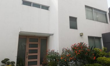 BONITA CASA BIEN UBICADA CON TODOS LOS SERVICOS