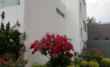 BONITA CASA BIEN UBICADA CON TODOS LOS SERVICOS