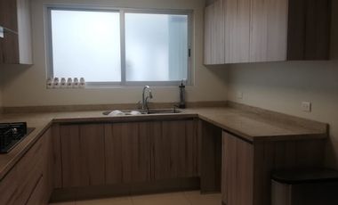 BONITA CASA BIEN UBICADA CON TODOS LOS SERVICOS
