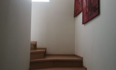BONITA CASA BIEN UBICADA CON TODOS LOS SERVICOS