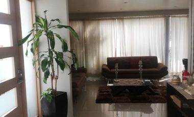 BONITA CASA BIEN UBICADA CON TODOS LOS SERVICOS