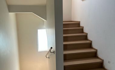 BONITA CASA BIEN UBICADA CON TODOS LOS SERVICOS