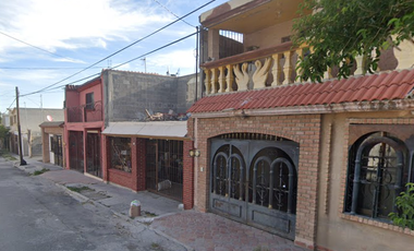 Casa en Remate Bancario en C. 9, Mirasierra, Saltillo, Coah. (65% debajo de su valor comercial)