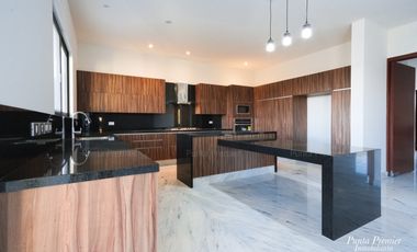 Casa de Lujo Venta Nueva en Abadía Coto Av Universidad Zona Dorada Andares Zapopan Punta Premier