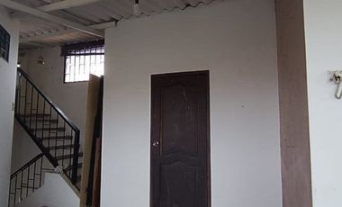 SE VENDE CASA DE TRES PISOS EN EL SUR DE MACHALA