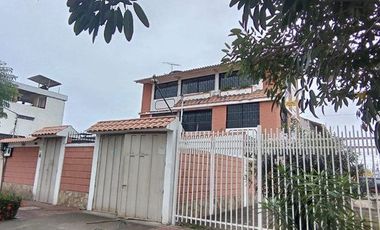 SE VENDE CASA DE TRES PISOS EN EL SUR DE MACHALA