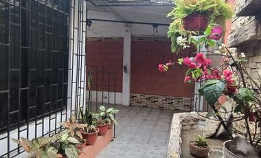 SE VENDE CASA DE TRES PISOS EN EL SUR DE MACHALA