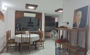 SE VENDE CASA DE TRES PISOS EN EL SUR DE MACHALA