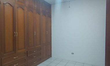 SE VENDE CASA DE TRES PISOS EN EL SUR DE MACHALA