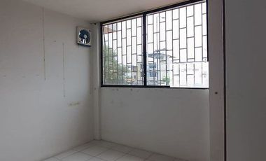 SE VENDE CASA DE TRES PISOS EN EL SUR DE MACHALA