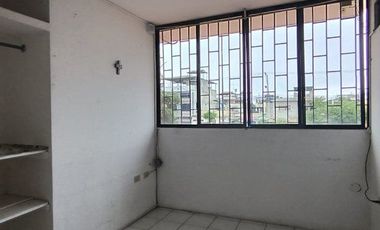 SE VENDE CASA DE TRES PISOS EN EL SUR DE MACHALA