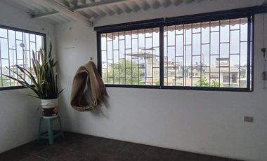 SE VENDE CASA DE TRES PISOS EN EL SUR DE MACHALA