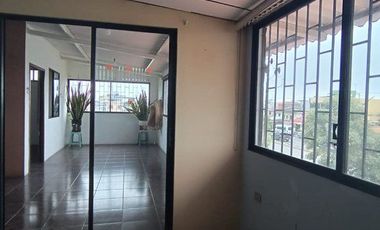 SE VENDE CASA DE TRES PISOS EN EL SUR DE MACHALA