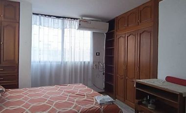 SE VENDE CASA DE TRES PISOS EN EL SUR DE MACHALA