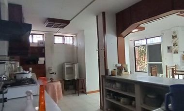 SE VENDE CASA DE TRES PISOS EN EL SUR DE MACHALA