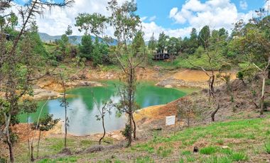 Hermoso lote en venta con represa en Tierra Prometida Guatapé