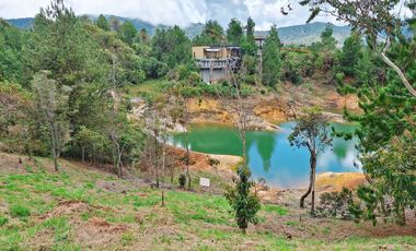 Hermoso lote en venta con represa en Tierra Prometida Guatapé