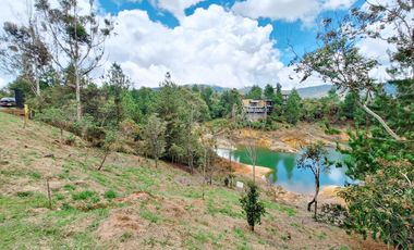 Hermoso lote en venta con represa en Tierra Prometida Guatapé
