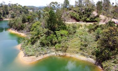 Hermoso lote en venta con represa en Tierra Prometida Guatapé