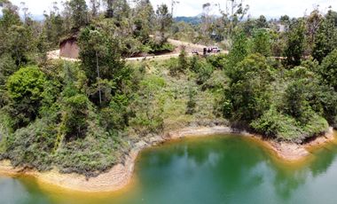 Hermoso lote en venta con represa en Tierra Prometida Guatapé