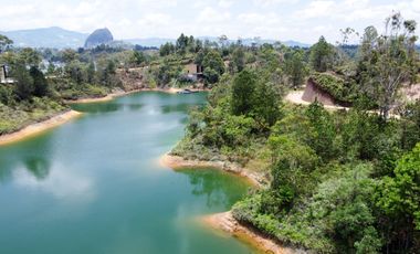 Hermoso lote en venta con represa en Tierra Prometida Guatapé