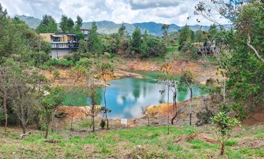 Hermoso lote en venta con represa en Tierra Prometida Guatapé