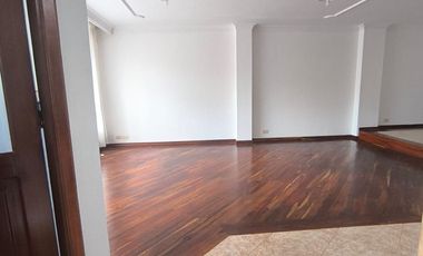 Vive a lo Grande en Casa San Ignacio! Espacio, Confort y Elegancia en 4 Niveles