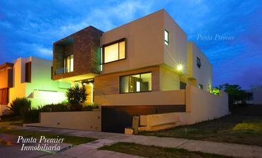 Casa de Lujo Puerta Aqua en Venta Av Universidad como Nueva Zona Dorada Andares Zapopan Punta Premier