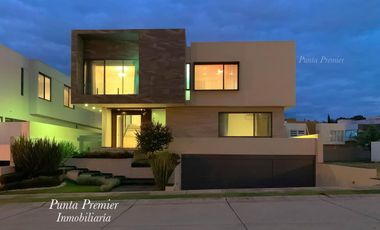 Casa de Lujo Puerta Aqua en Venta Av Universidad como Nueva Zona Dorada Andares Zapopan Punta Premier