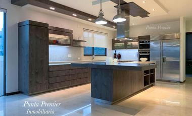 Casa de Lujo Puerta Aqua en Venta Av Universidad como Nueva Zona Dorada Andares Zapopan Punta Premier