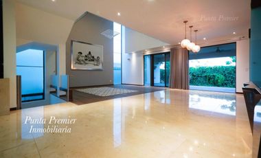 Casa de Lujo Puerta Aqua en Venta Av Universidad como Nueva Zona Dorada Andares Zapopan Punta Premier