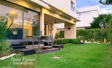 Casa de Lujo Puerta Aqua en Venta Av Universidad como Nueva Zona Dorada Andares Zapopan Punta Premier