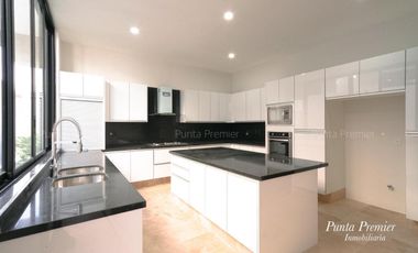 Residencia en Venta Nueva Abadia de Lujo Av. Universidad Zona andares Puerta de Hierro Zapopan