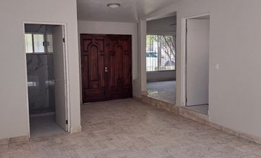 Excelente casa en renta para oficinas o casa habitación, al norte de Saltillo.