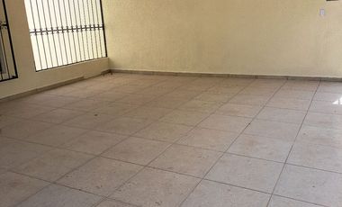 Excelente casa en renta para oficinas o casa habitación, al norte de Saltillo.