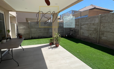 SE VENDE CASA SECTOR AV. LA MONTAÑA NORTE VALLE GRANDE LAMPA