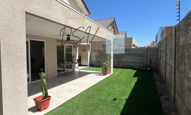 SE VENDE CASA SECTOR AV. LA MONTAÑA NORTE VALLE GRANDE LAMPA
