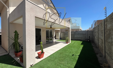 SE VENDE CASA SECTOR AV. LA MONTAÑA NORTE VALLE GRANDE LAMPA