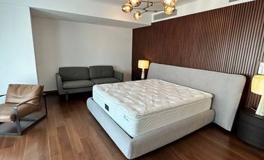 3 Bedroom With Den. Two Roxas Triangle For Rent (Inf 45)