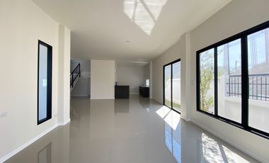 A brand new townhome 3 bed for sale in Sankhampeang, Chiang Mai