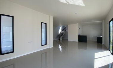 A brand new townhome 3 bed for sale in Sankhampeang, Chiang Mai