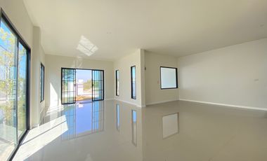 A brand new townhome 3 bed for sale in Sankhampeang, Chiang Mai