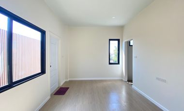 A brand new townhome 3 bed for sale in Sankhampeang, Chiang Mai