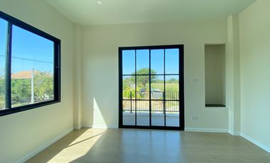 A brand new townhome 3 bed for sale in Sankhampeang, Chiang Mai