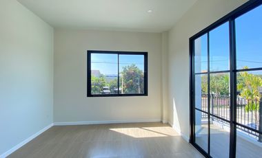 A brand new townhome 3 bed for sale in Sankhampeang, Chiang Mai