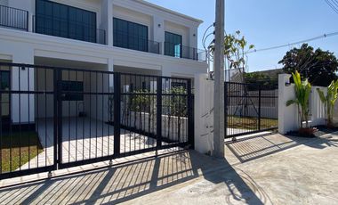 A brand new townhome 3 bed for sale in Sankhampeang, Chiang Mai