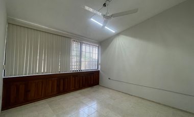 Casa para oficina administrativa en renta. Fraccionamiento Lago Ilusiones, Villahermosa, Tabasco.