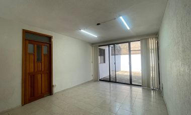 Casa para oficina administrativa en renta. Fraccionamiento Lago Ilusiones, Villahermosa, Tabasco.